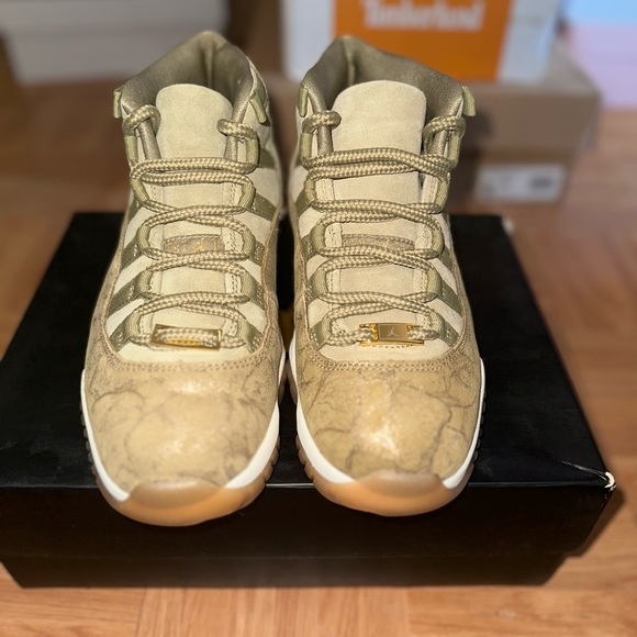 WMNS AIR JORDAN 11 RETRO
NEUTRAL OLIVE/MTLC STOUT-SAIL - Picture 3 of 4